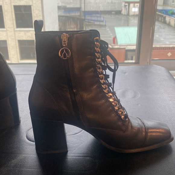 Wishbone Collection ankle boots. Size 9. Boots are in great shape. - Picture 4 of 4